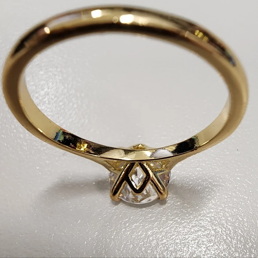 Classic Gold-plated Solitaire Cubic Zirconia Ring Round Cut Clear Stone Size 8